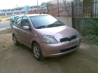 Clean 1999 Toyota Yaris - 2