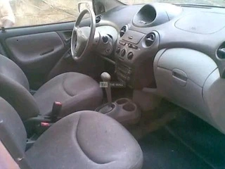 Clean 1999 Toyota Yaris - 6