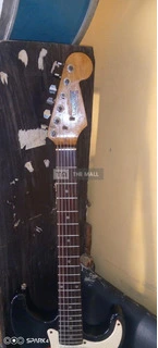 Electric Guitar in Perfect Condition - 3