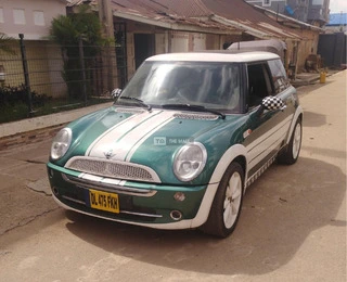 Green MINI Cooper 2003