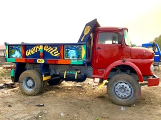 Mercedes Benz 911 Tipper Truck - 2