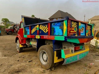 Mercedes Benz 911 Tipper Truck - 4