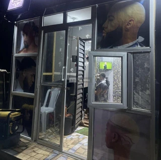 Fully Equipped Barbing Salon for Sale - 3