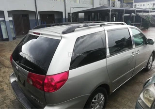 Tokunbo 2008 Model Toyota Sienna - 4