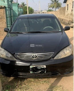 Neatly used Toyota Camry - 3