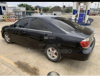 Neatly used Toyota Camry - 5