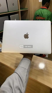 2018 MacBook Pro 8GB 256GB Touchbar Super Clean