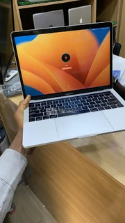 2018 MacBook Pro 8GB 256GB Touchbar Super Clean - 2