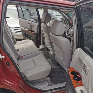 Clean Toyota Highlander Model - 3