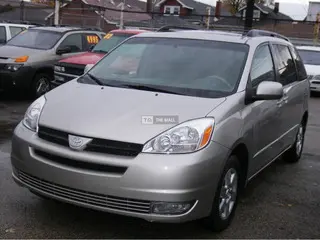 Clean Toyota Sienna 2004 for Sale
