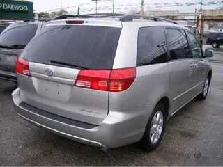 Clean Toyota Sienna 2004 for Sale - 2