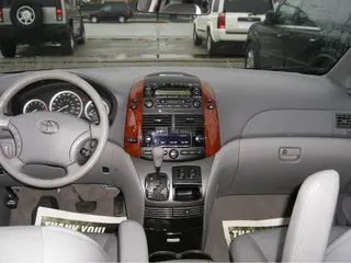 Clean Toyota Sienna 2004 for Sale - 3