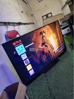 55 inches Toshiba Smart TV - 2