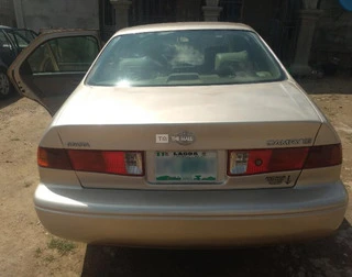 Toyota Camry Gold - 2