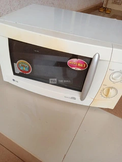 LG Microwave Oven in Excellent Working Conditions - 2