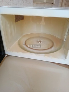 LG Microwave Oven in Excellent Working Conditions - 3