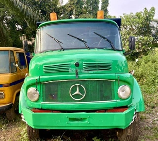 Mercedes Benz 911 Tipper Truck - 2